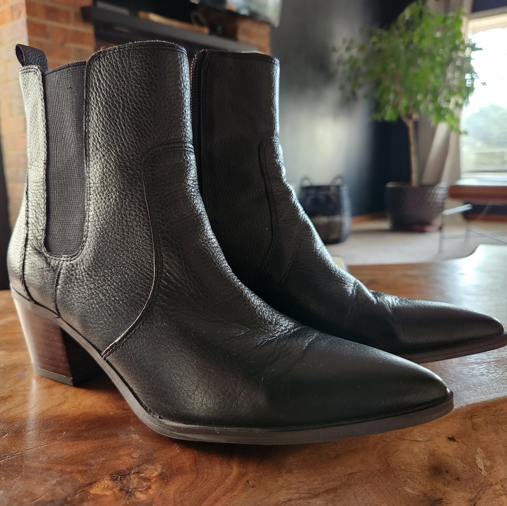 ***SOLD***Black leather ankle boots
